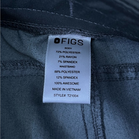 EUC FIGS Kade cargo scrub pant in Graphite. Small - Picture 5 of 5